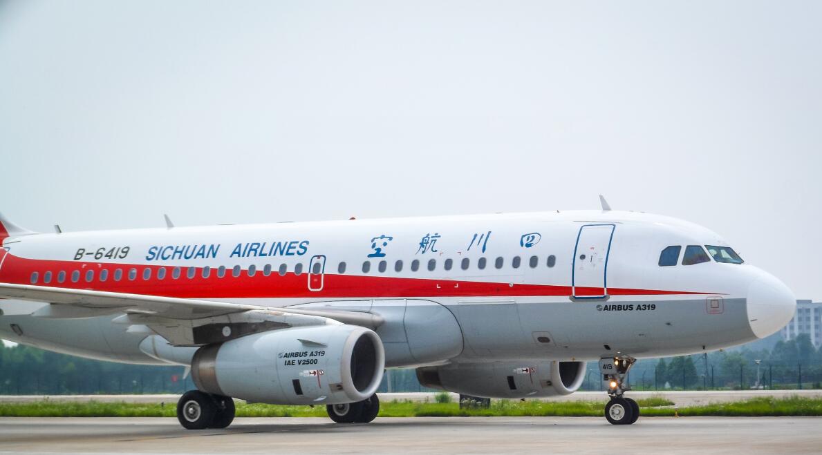 5月14日早间,四川航空公司3u8633重庆飞拉萨航班,因驾驶舱右座前风挡