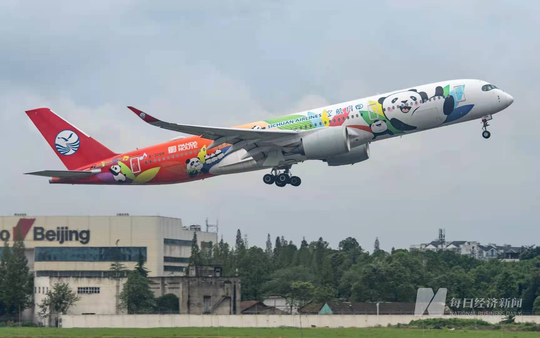 中国首架787-9梦想飞机成功首航北京-成都航线