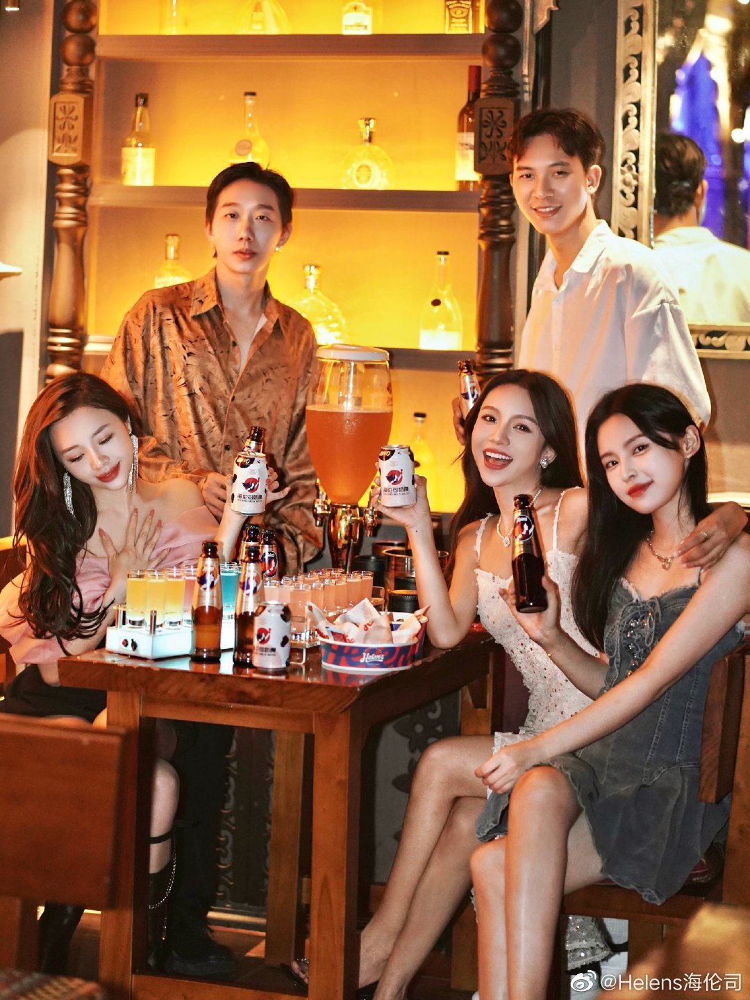小酒馆卖烧烤、招加盟,关店保命能否挽救海伦司? | 每经网