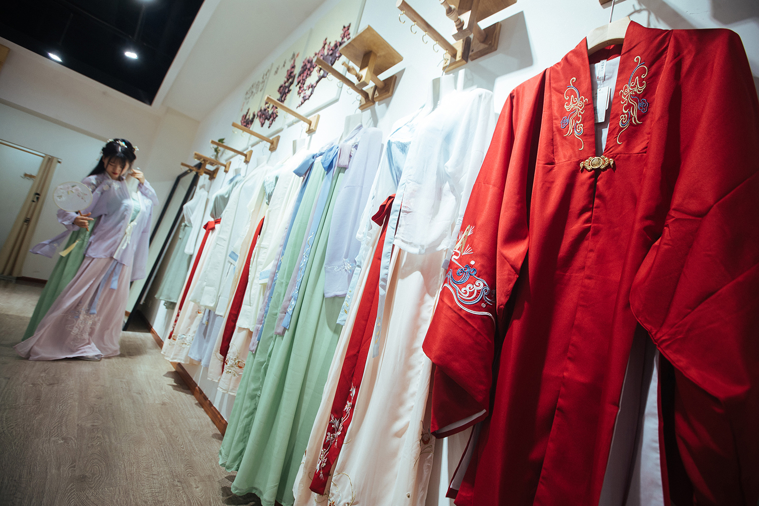年轻人为何钟爱汉服?两位圈内人讲述她们和汉服故事 | 每经网