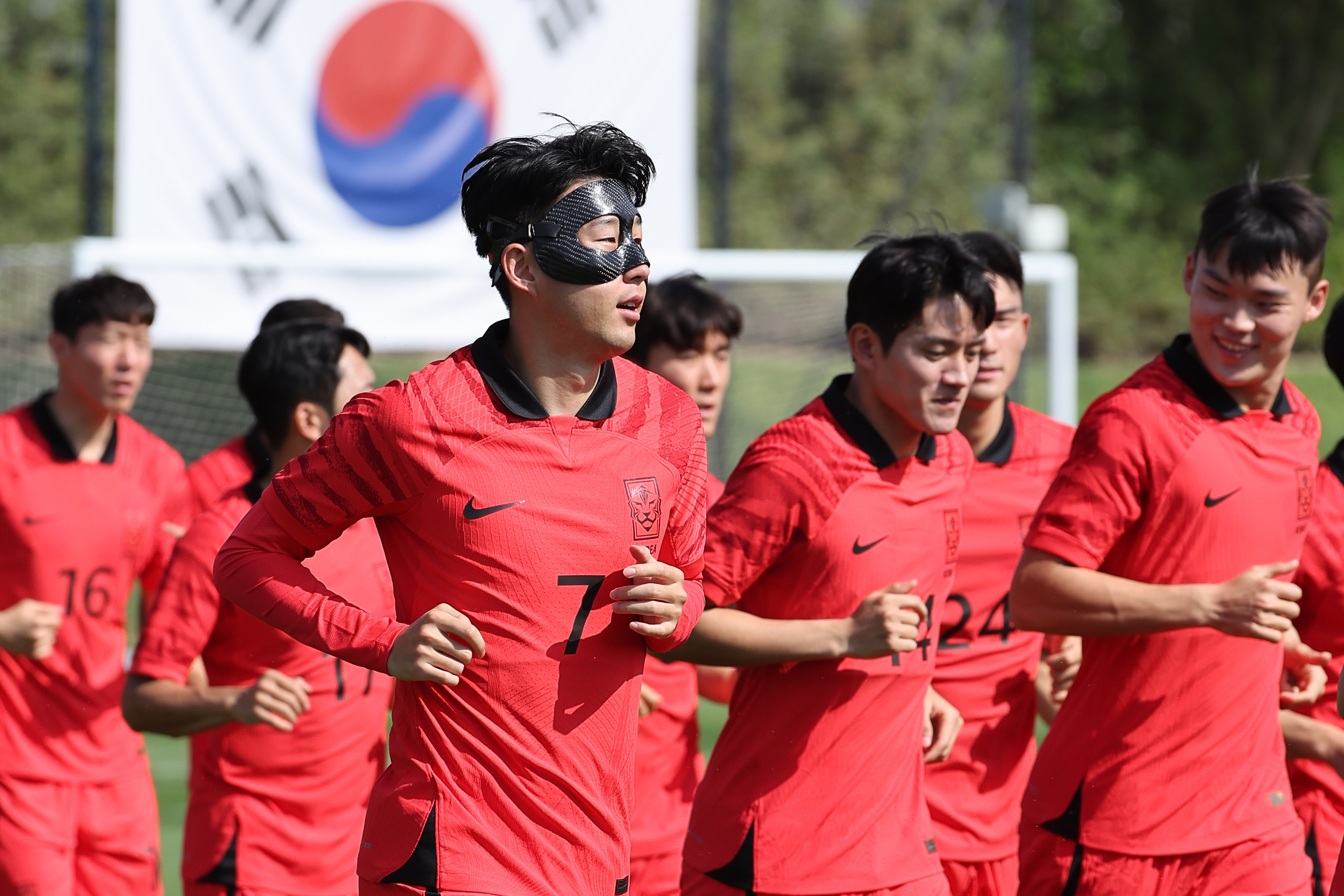 卡塔尔世界杯·32强巡礼 孙兴慜带伤韩国队能否爆冷突围？