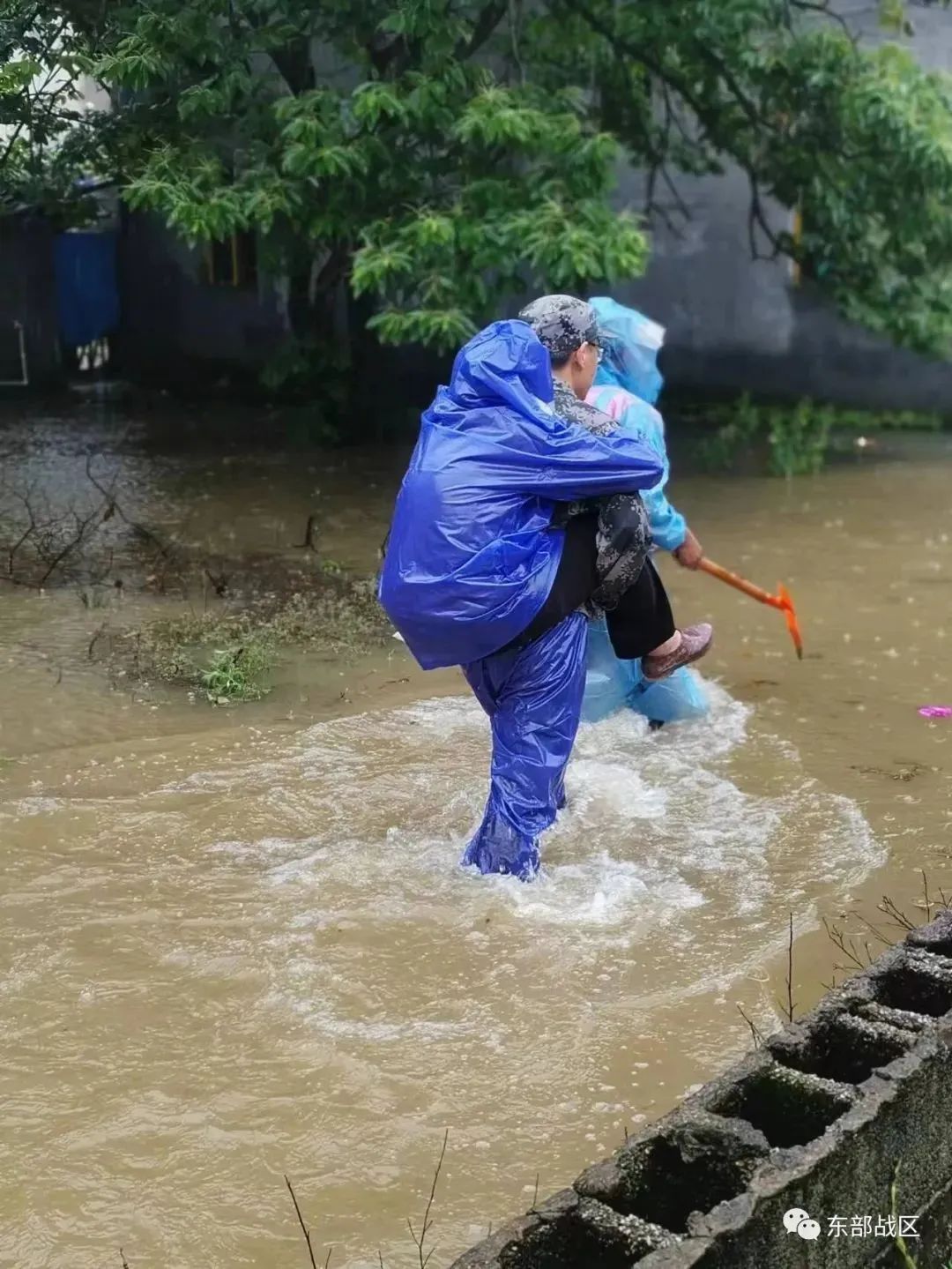 洪涝灾害致江西590.8万人受灾 直接经济损失102.1亿元__凤凰网