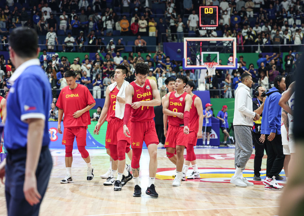 中国男篮21分负菲律宾，无缘直通巴黎奥运！李凯尔深夜发声：感谢祖国