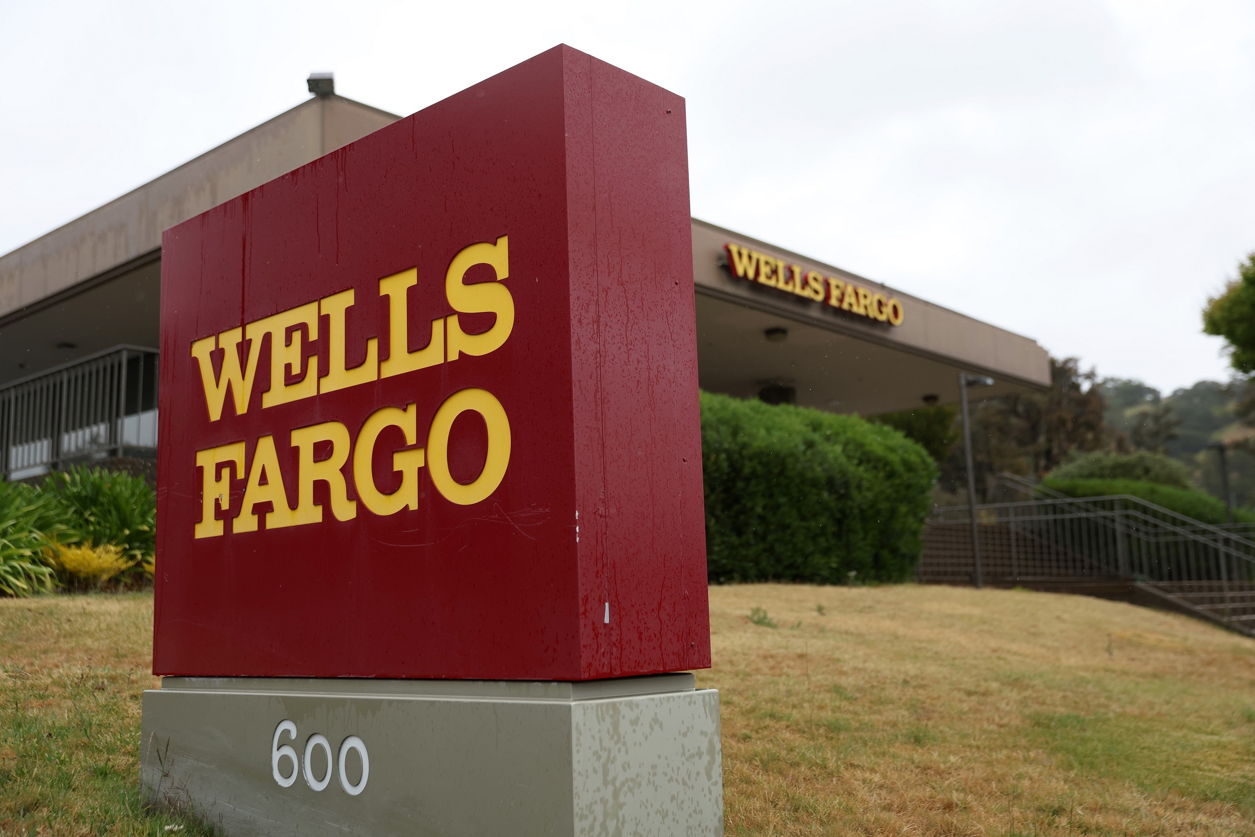 Wells Fargo cuts nearly 400 jobs at Shoreview Operations Center ...