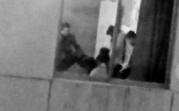  男老师打7名女生  是谁赋予了他体罚的权利?(图