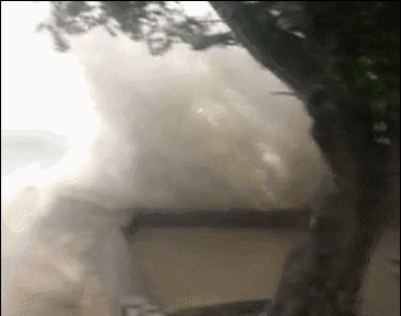 汕头市潮阳区南门市场环岛路上,行人骑着摩托车被风雨吹倒
