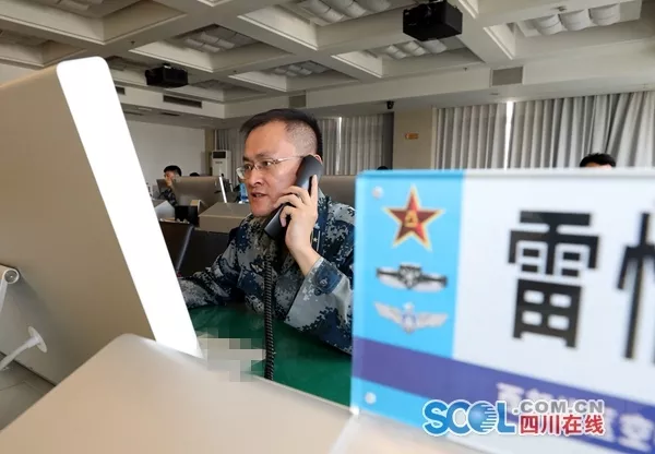 空军:发现客机突降后,立即叫停十余架军机