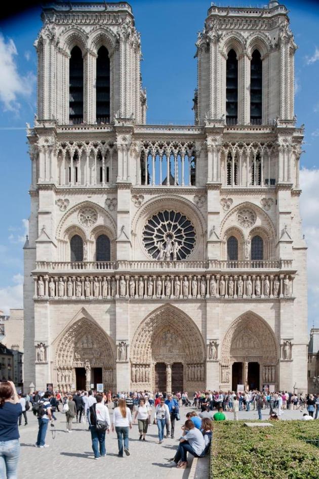 (巴黎圣母院,图片来自Mapping Gothic France)