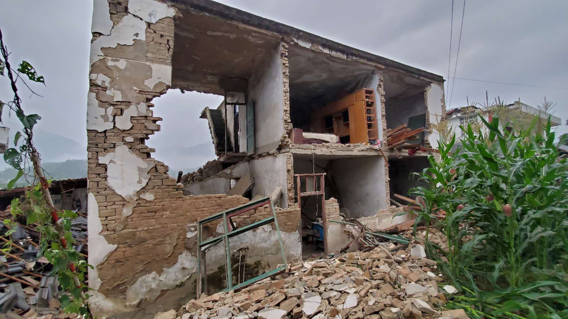 四川泸定6.8级地震已致7人遇难 部分房屋受损