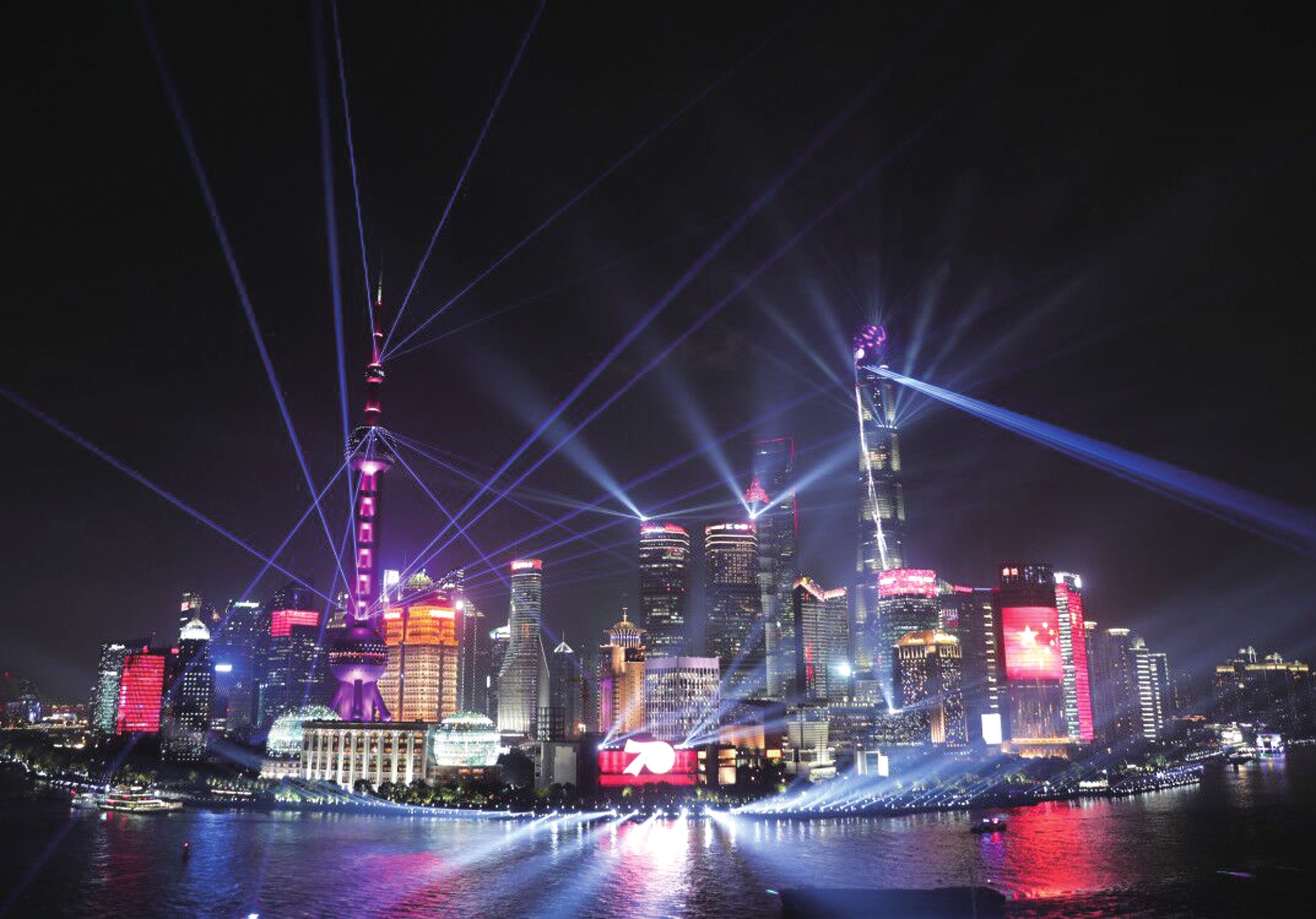 华灯初上的上海陆家嘴夜景迷人