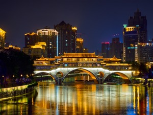 成都留蓉“大礼包”：实施“青年筑梦工程” 提升城市吸引力