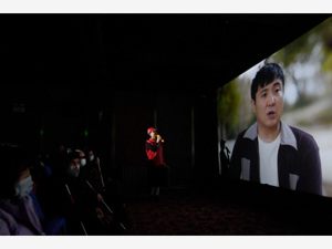 中宣部版权管理局：加大力度打击影院偷拍盗录，严查销售传播盗版影片的网站、公众号等