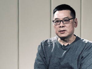 “三心”标准服务秦光荣，这个从大山里走出的正厅级干部“苦心经营一场空”：买好车不敢开，买大房不敢住...