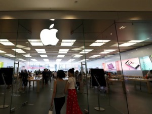 iPhone真香！苹果公布业绩，中国市场增速惊人，3个月创收1100亿！但大麻烦也来了…