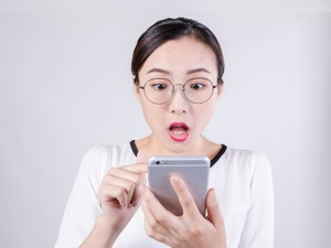 惊呆！员工年度考核不合格遭调岗、解雇，140万“忠诚奖”“绩效奖”还要不要发，法院判了：公司赔偿180多万！