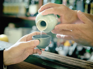 A股白酒年报图鉴：最“有钱”的不是茅台 酒鬼酒等股价增长3倍的逻辑在哪