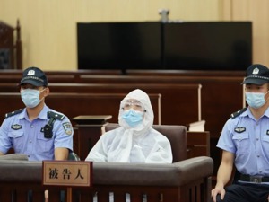 惊呆！公司出纳竟贪污挪用公款近1.7亿，办企业、买豪车还养情人……法院判了