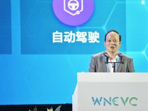 太激烈了，香港首富一天内两次换人！比李嘉诚多1亿美元，A股巨头董事长一度成为新首富