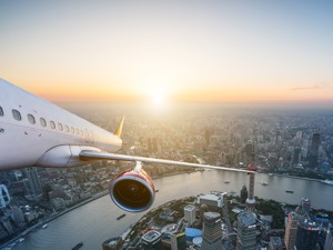 “爆发式出游”催热五一黄金周  民航业迎首次真正回归 