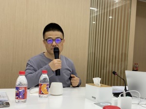 南极电商年度股东大会：董事长张玉祥致歉，个人投资者坚定看好“越跌越买”