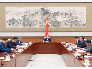 完善特殊津贴制度，李克强：加大对坐冷板凳、“十年磨一剑”基础研究和“长线”研究的支持
