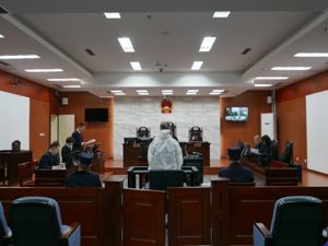 被控受贿超4亿！原内蒙古银监局局长薛纪宁案今日开庭，对配偶子女失管失教