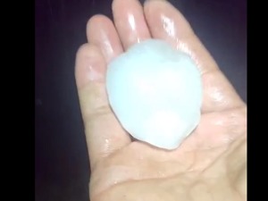 突发！武汉出现雷暴大风冰雹极端天气，蔡甸区9级龙卷风致多人受伤，天河机场70多架次航班延误取消
