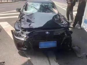 大连突发严重交通事故：一辆轿车撞击行人后逃逸致4死3伤，警方通报：驾驶人已被抓获