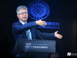 黄益平：金融体系面临两大难题，改革需再进一步