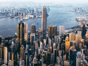 地产商送福利：打新冠疫苗，抽价值1000万房产！为了鼓励接种，这座城市“拼了”！