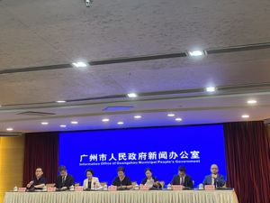 广州副市长黎明：本次疫情病毒基因测序高度同源，潜伏期短、传播速度快、病毒载量高