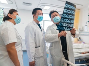 国家卫健委：加快优质医疗资源扩容和区域均衡布局 提高卫生健康供给质量和服务水平