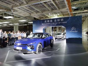 凡尔赛C5 X由成都下线销往全球 奥立维：Stellantis集团在中国要优先重振神龙汽车