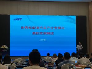 中国汽车流通协会汽车市场研究分会秘书长崔东树：今年国产新能源车增速将达100%