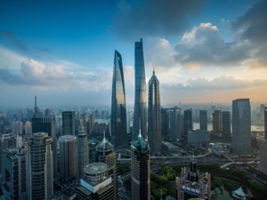 城市24小时 | 深圳、浦东，正面“争锋”
