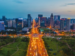东西两个“圈”，为何互动频频？