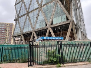 北京“中弘大厦”招牌已拆除，地方国资接盘济南中弘广场 中弘股份“遗产”迎重生 接盘方要如何盘活？