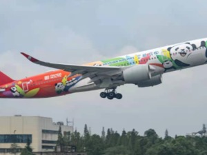 实探成都天府国际机场投运：旅客点赞科技感十足 机长感叹“圆梦”了
