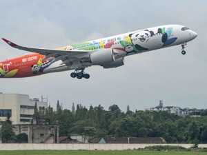 成都天府国际机场正式投运旅客：科技感十足，很现代化