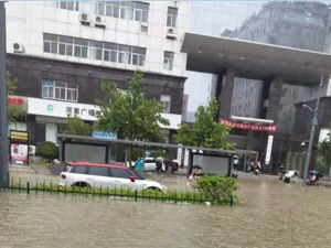 特大暴雨袭郑州：部分区域停水断电断网，居民生活物资保障受影响