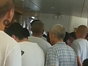 不止K226，另一班次硬座旅客自述：已在车上坐了54个小时，小推车零食都被抢光