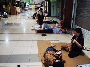 直击暴雨中的郑州零售人：不眠不休24小时 只为护住一叶“诺亚方舟”