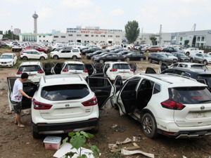 维修工奇缺、高价回收已现  暴雨过后，郑州泡水车去哪儿？