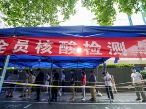 328例，7月全国新增确诊接近前5个月总和！郑州卫健委主任被免职！禄口机场为何失守，知情人士透露关键信息