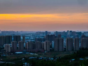 周健同志任中共成都市龙泉驿区委副书记，中共成都经济技术开发区工作委员会副书记