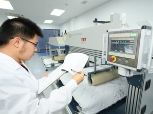 中共中央政治局会议：统筹做好今明两年宏观政策衔接