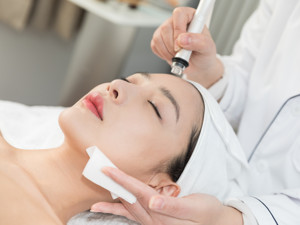 颜值市场“真香”，腾讯投资美容仪品牌AMIRO，小米、IDG都在布局！