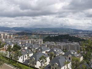 1.99亿楼王只剩建筑垃圾 “贴线开发”项目人心惶惶：昆明滇池拆违风暴持续