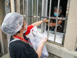 刚刚，林书豪自曝感染新冠，在上海治疗！扬州累计确诊272例，4例危重！郑州被感染护士参加800人婚宴？真相来了