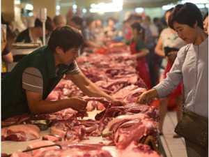 同比上涨1.0%！7月CPI涨幅继续收窄，猪肉价格同比降43.5%带动食品价格回落